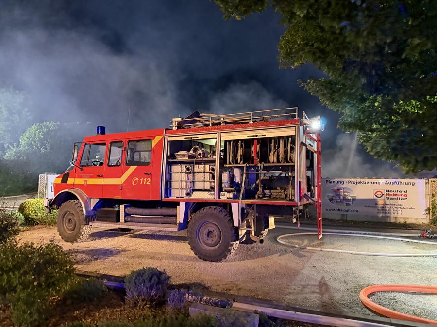 Brand in Maschinenhalle auf dem Golfplatz von Gerolsbach — Bild 16 von 20