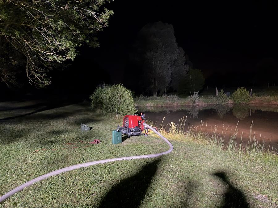 Brand in Maschinenhalle auf dem Golfplatz von Gerolsbach — Bild 4 von 20